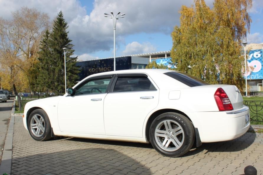 Chrysler 300C — кадр 3 из 4