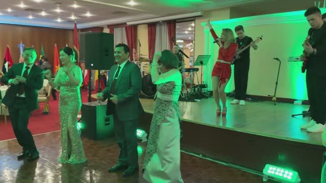 Торжество в ярких красках