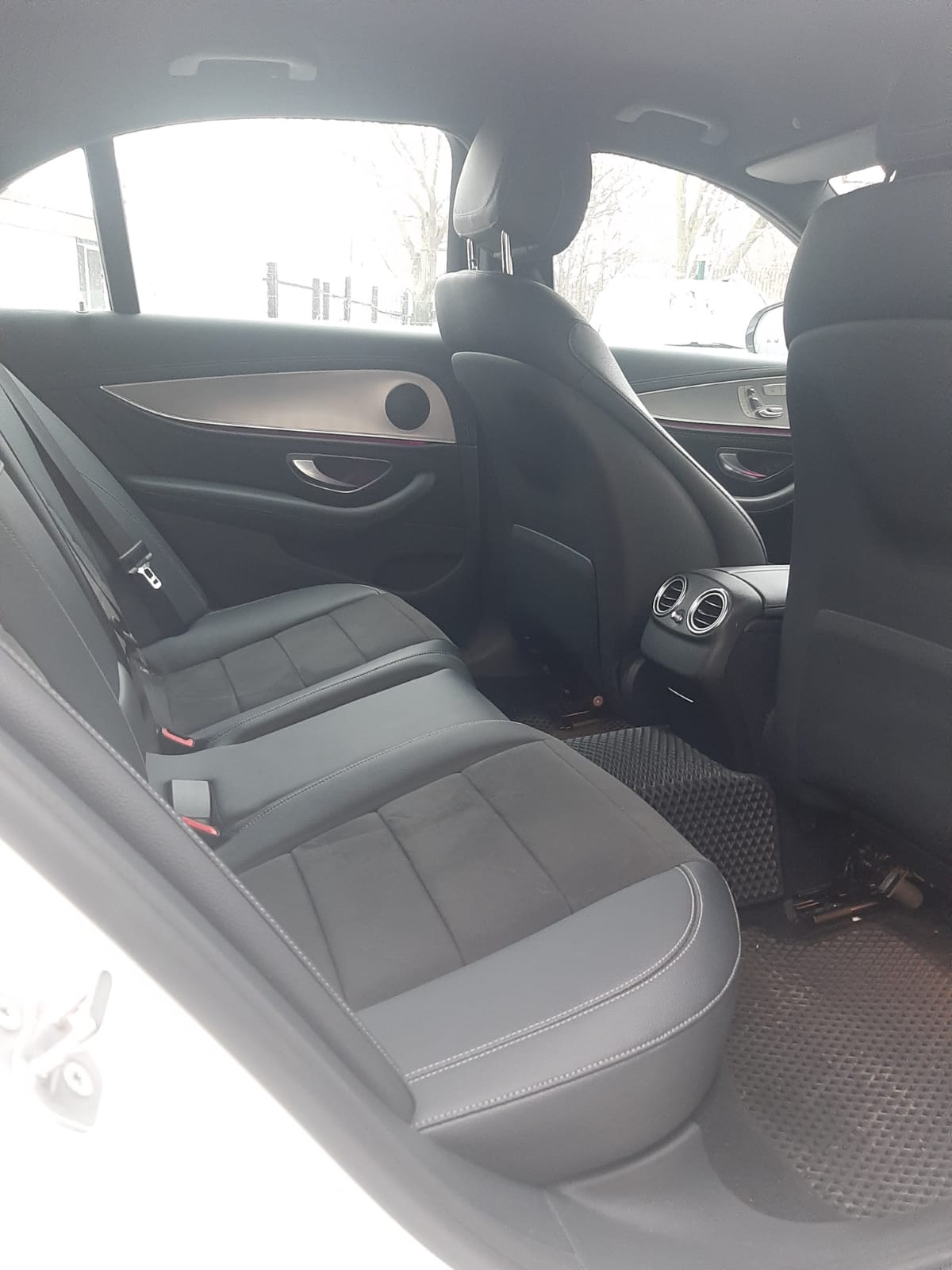 Mercedes-Benz E класс 2022 черный