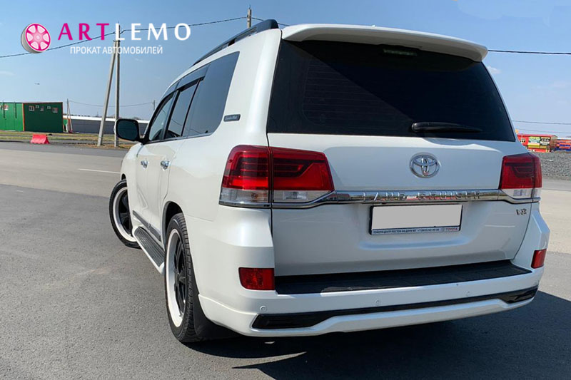 Land Cruiser 200 — кадр 3 из 6