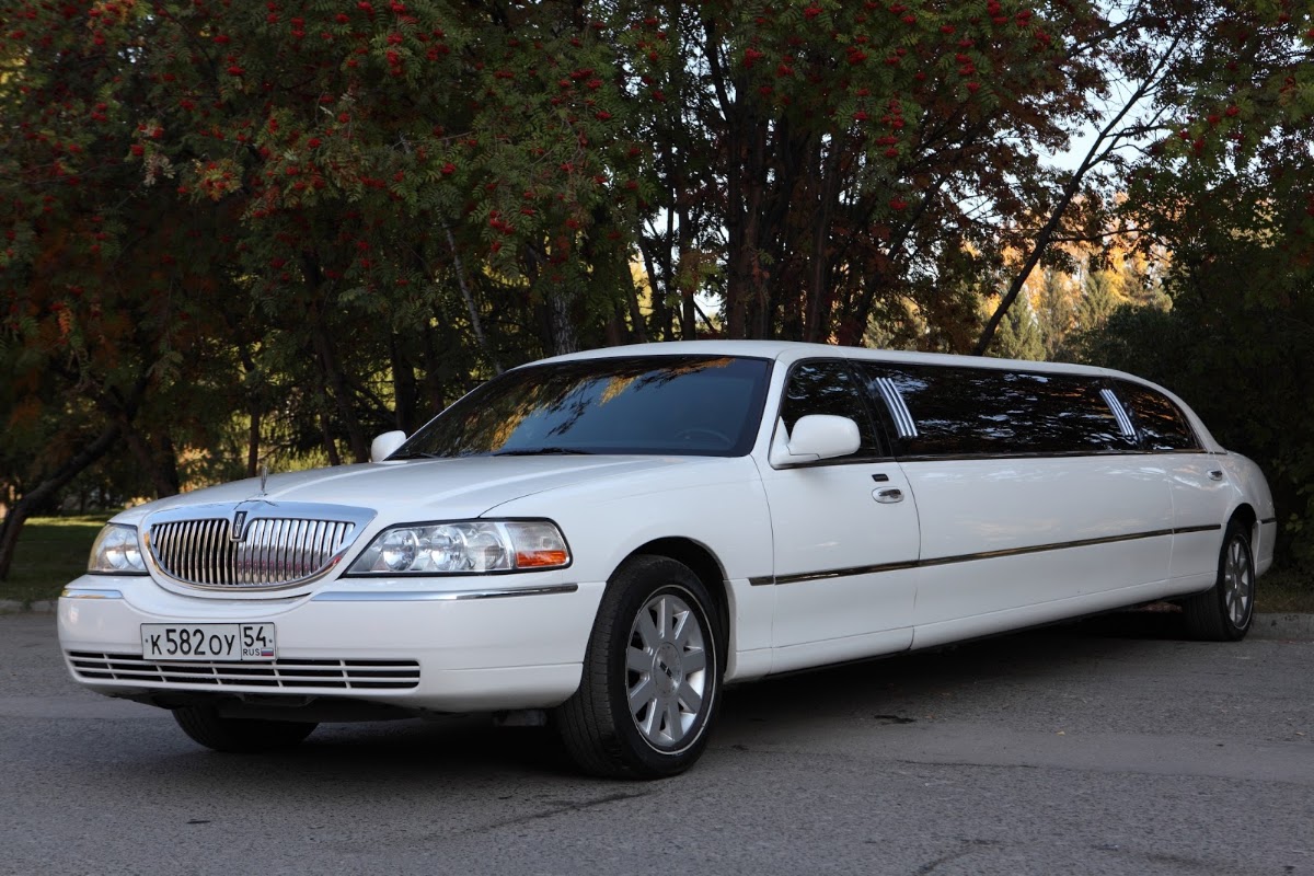 Lincoln Town Car — кадр 2 из 7
