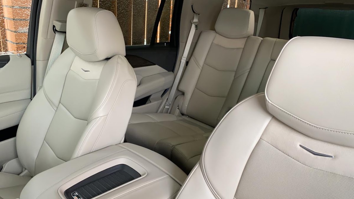 Cadillac Escalade 4