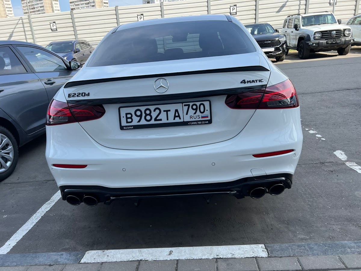 Mercedes-Benz E220D 4matic AMG