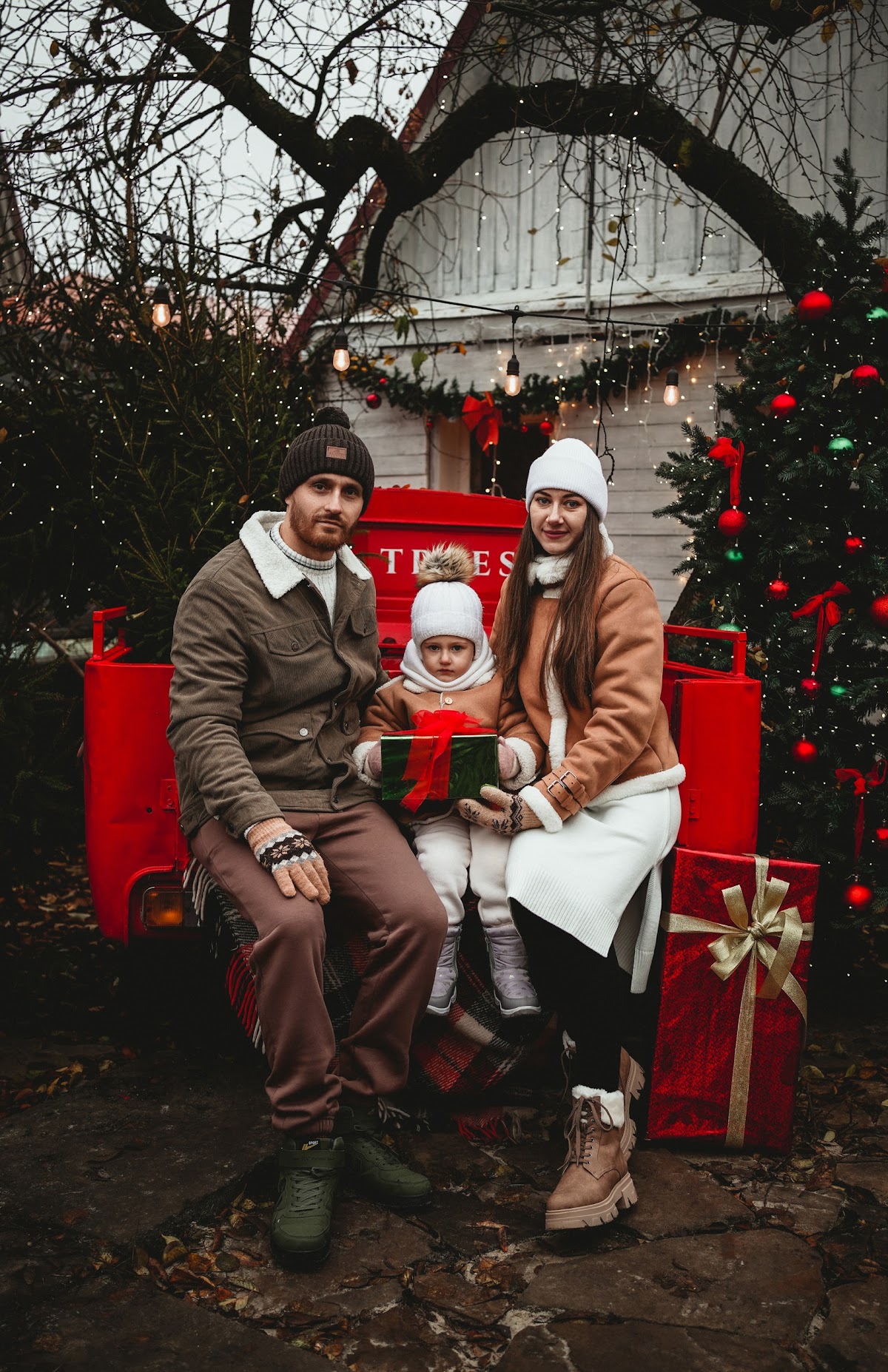 Новогодняя семейная фотосессия в студии Авокадо