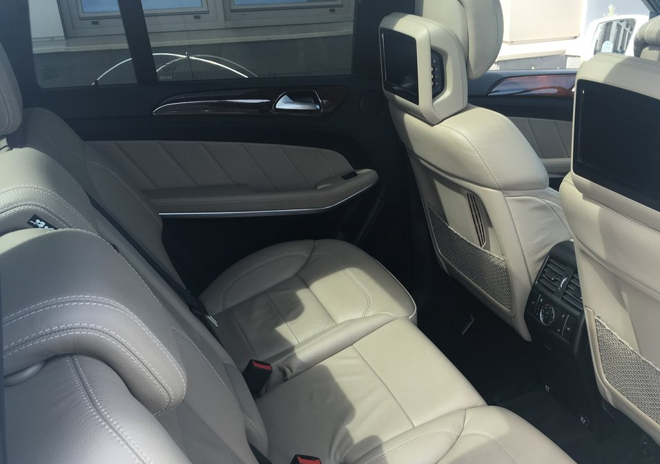 Mercedes GL — кадр 5 из 5
