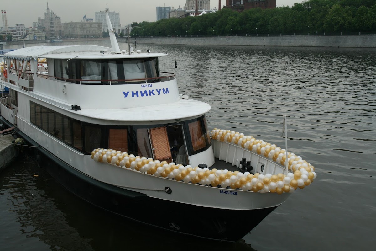 Яхта Уникум