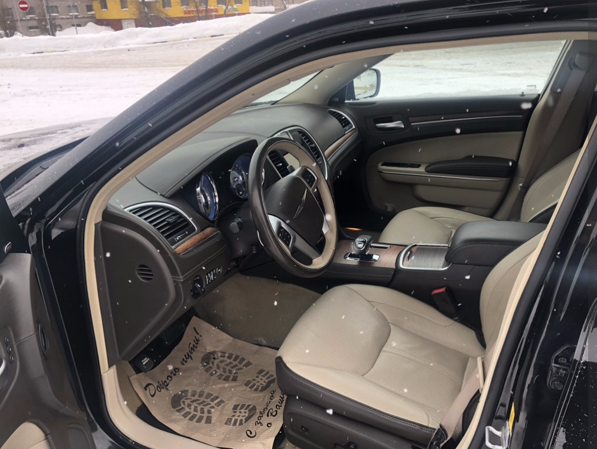 Chrysler 300C — кадр 5 из 8