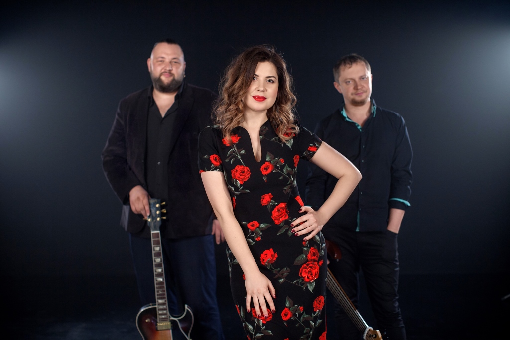 VIP LOUNGE BAND