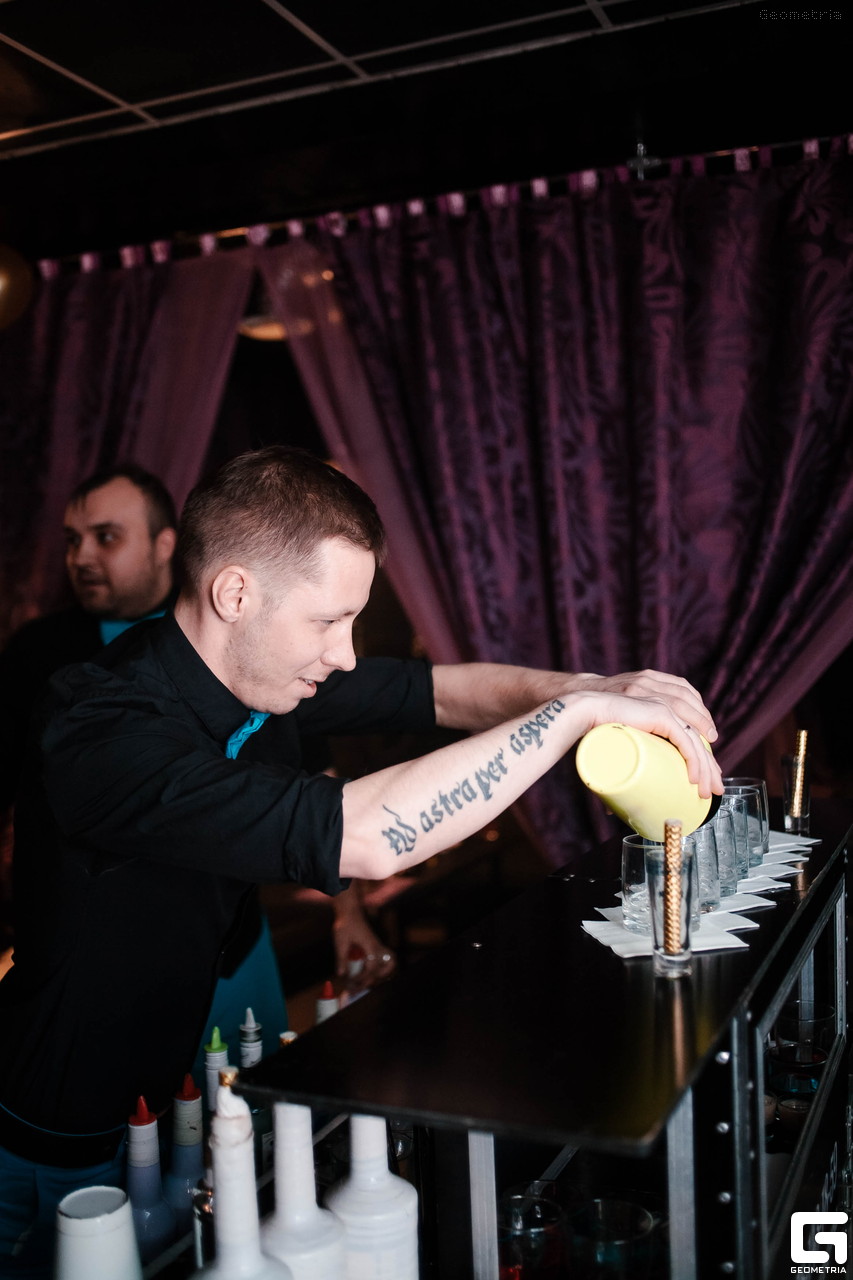 CRAZY BAR