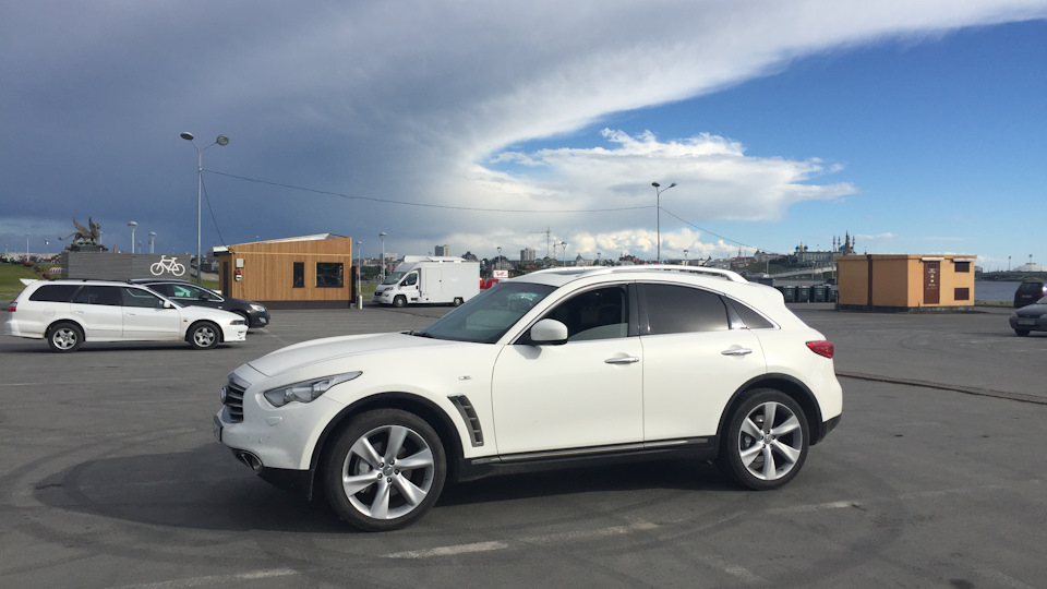 Infiniti FX37 — кадр 3 из 5