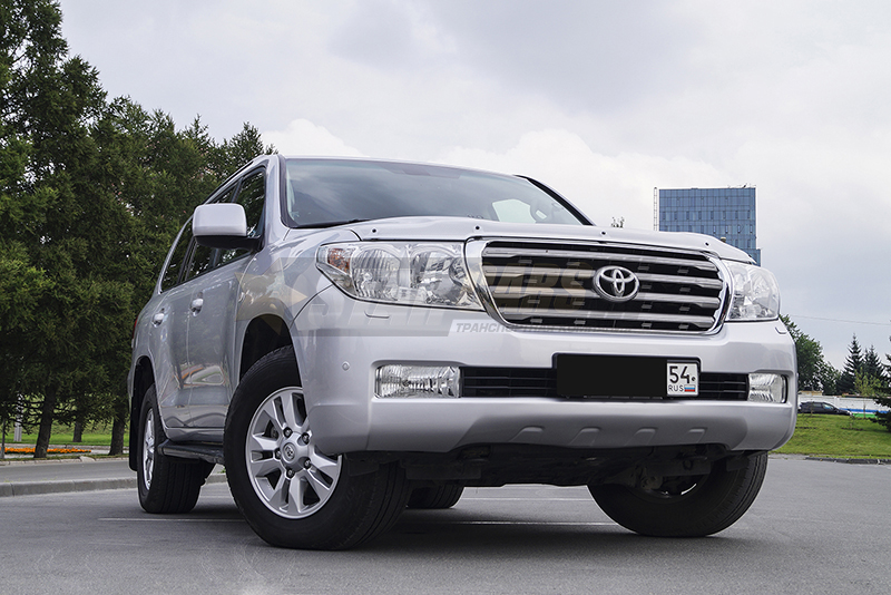 Toyota Land Cruiser 200 (silver)