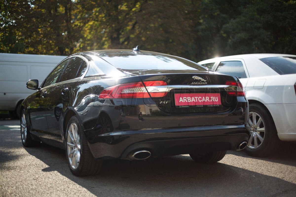 Jaguar XF черный на светлом салоне — кадр 3 из 6