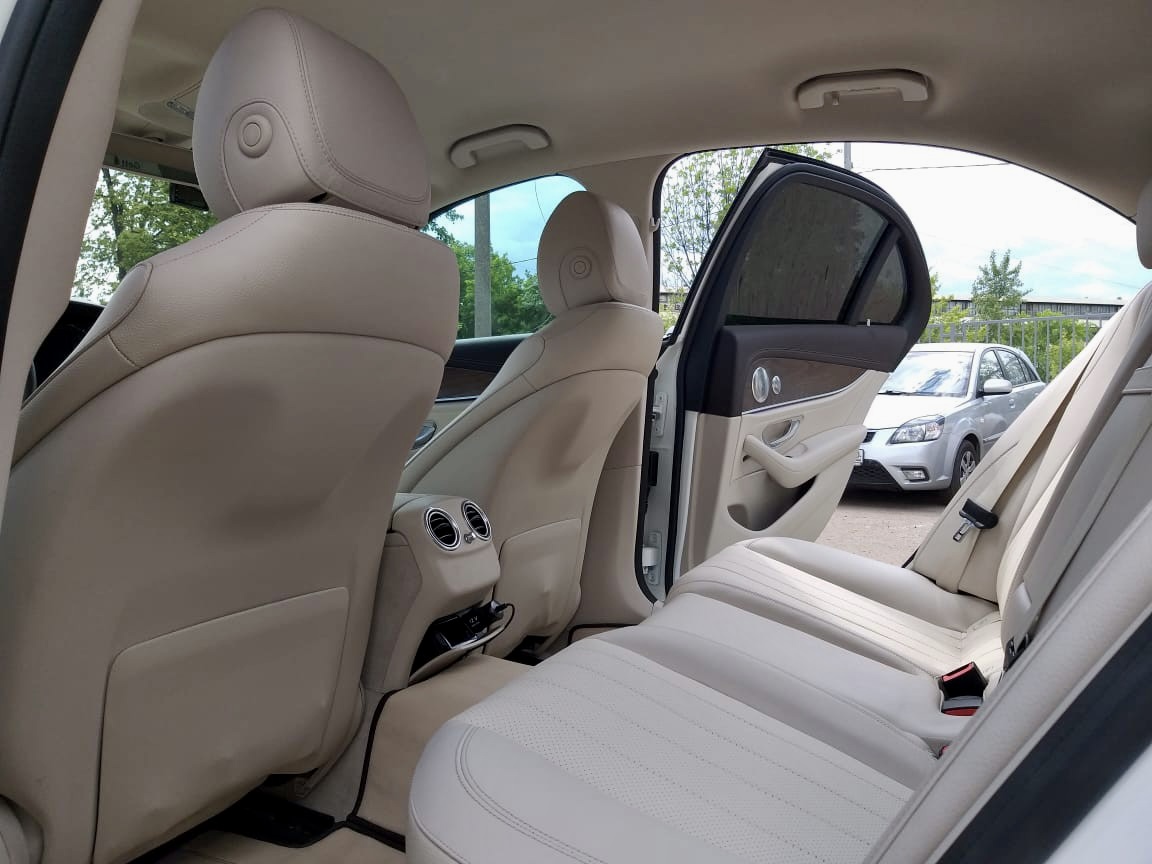 Merсedes E-class (w213) белый на темном салоне — кадр 4 из 4