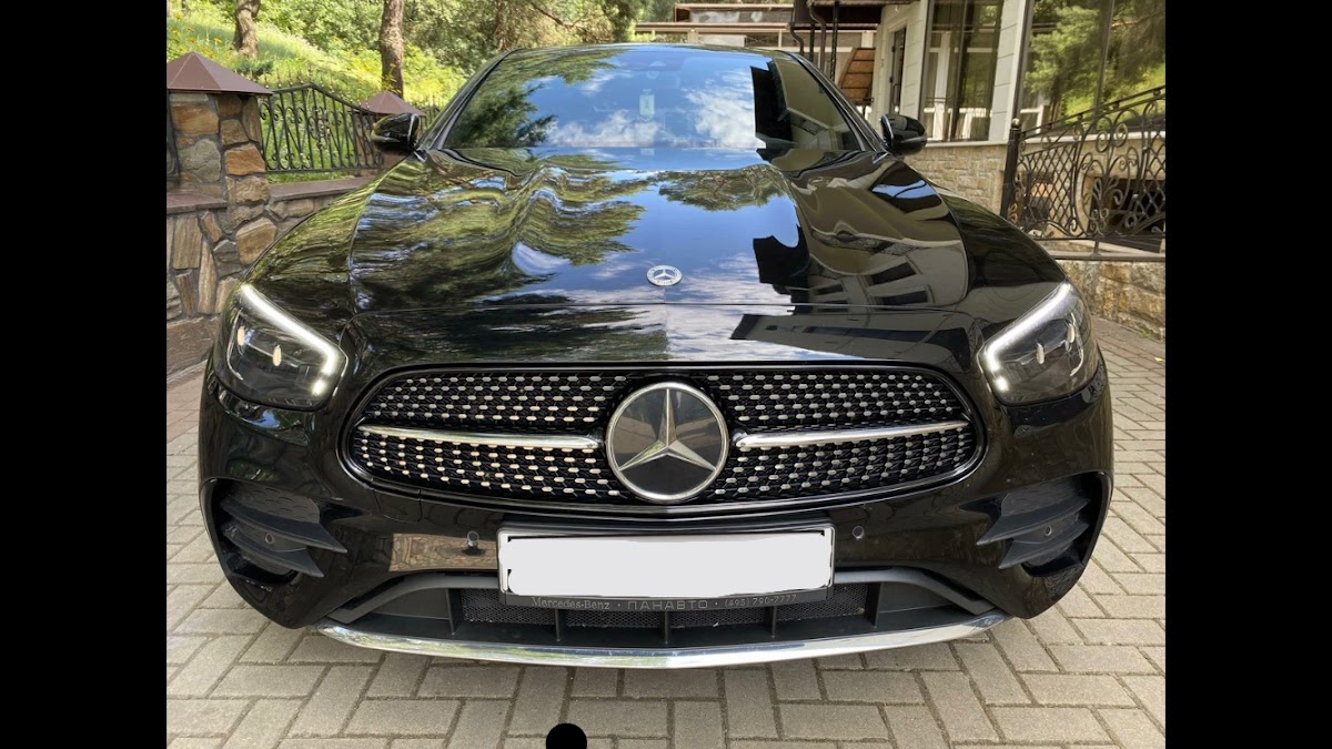Mercedes-Benz E класс 2022 черный