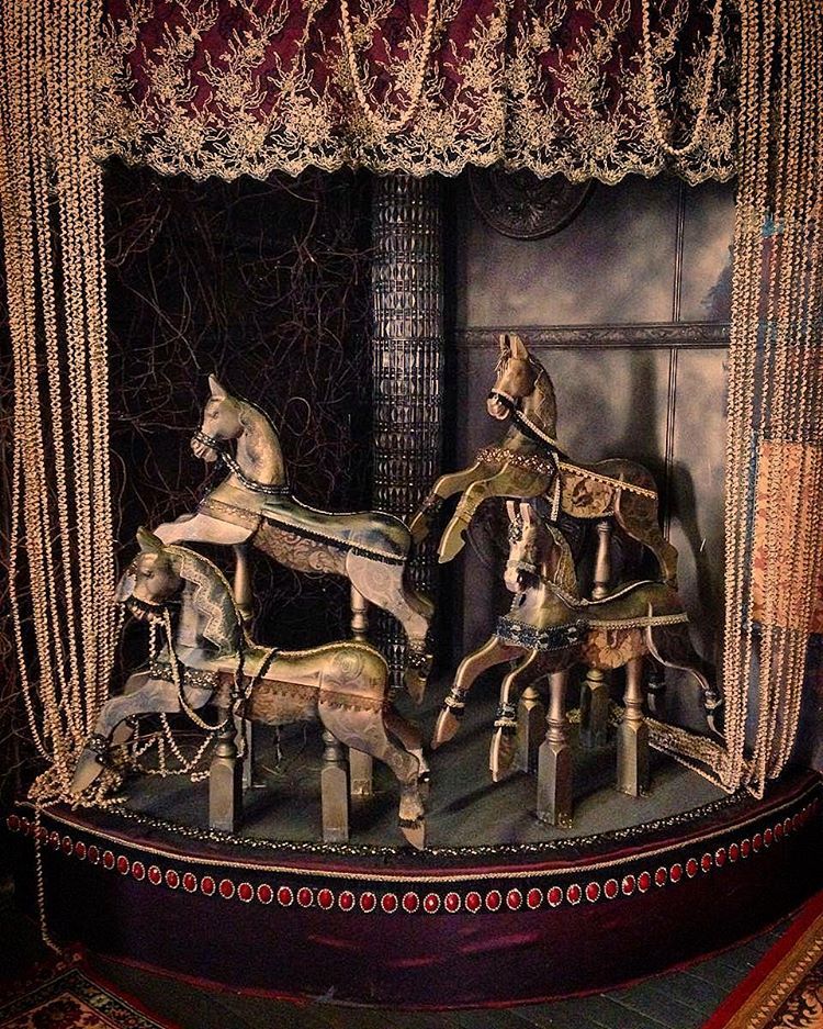 Зал «Зазеркалье»