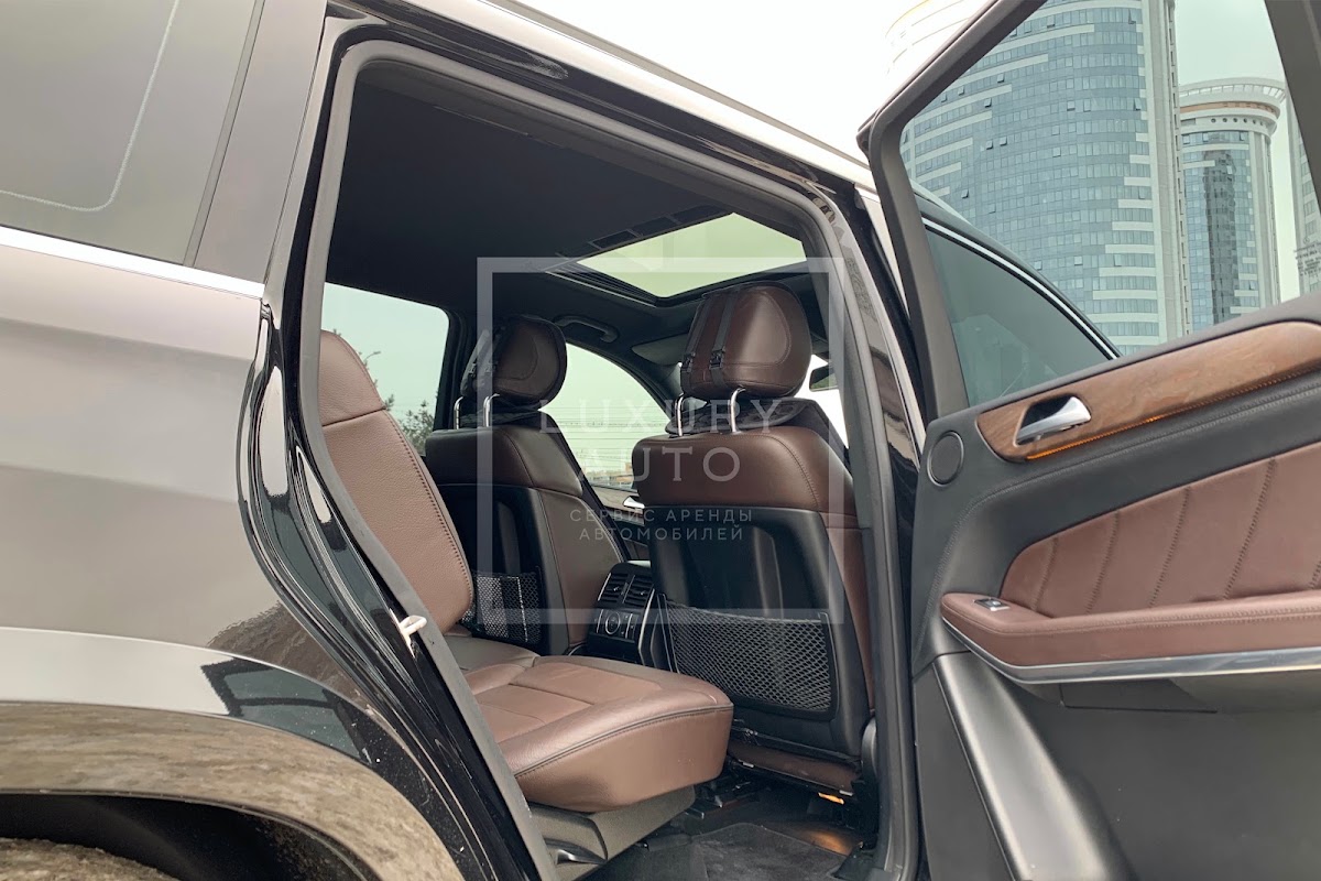 Mercedes-Benz GL 63 — кадр 3 из 9