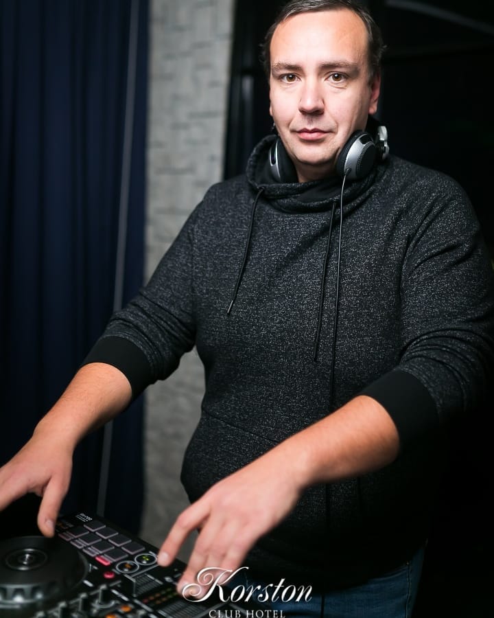 Дмитрий Ларин