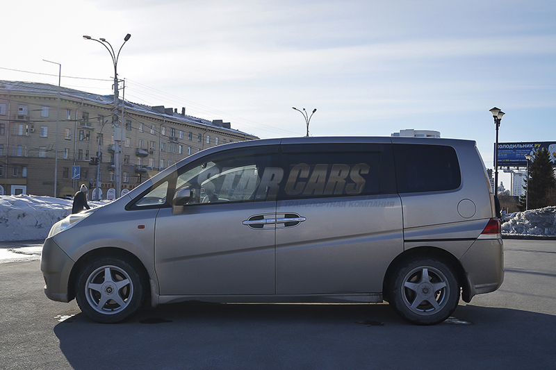 Honda Stepwgn (7 мест) — кадр 2 из 5