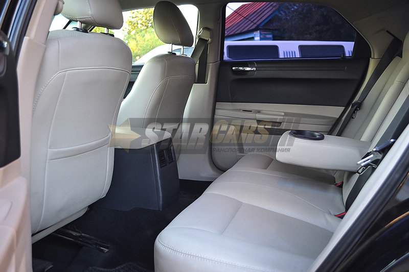 Chrysler 300C в стиле Rolls Royce — кадр 5 из 5