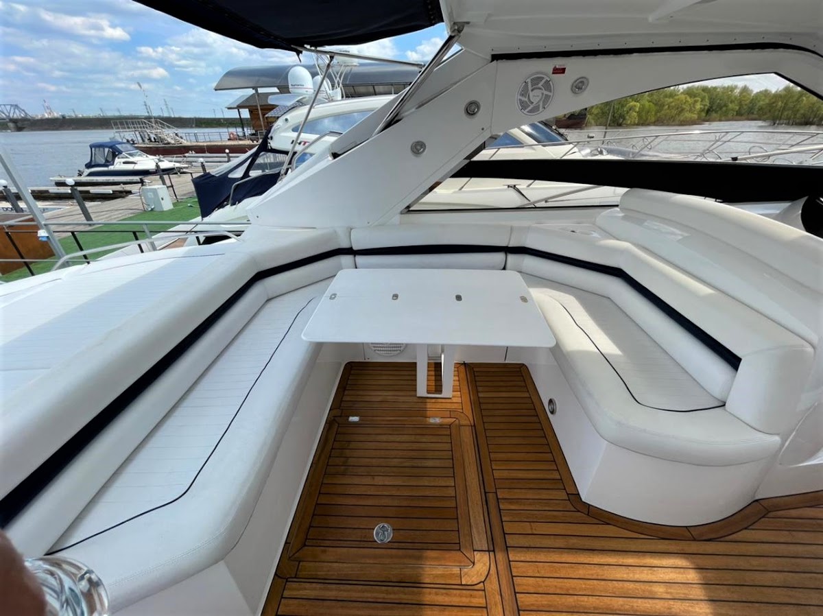 Яхта "Sunseeker Portofino 53"