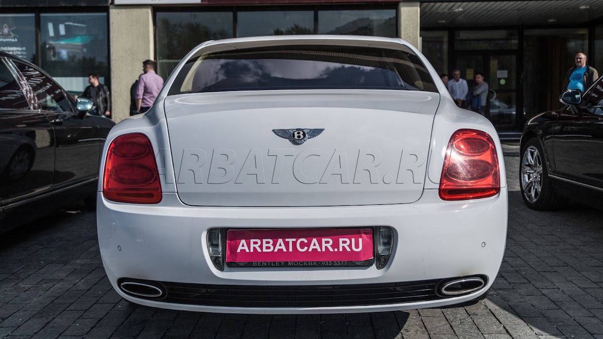 1. Bentley Continental Flying Spur — кадр 3 из 10