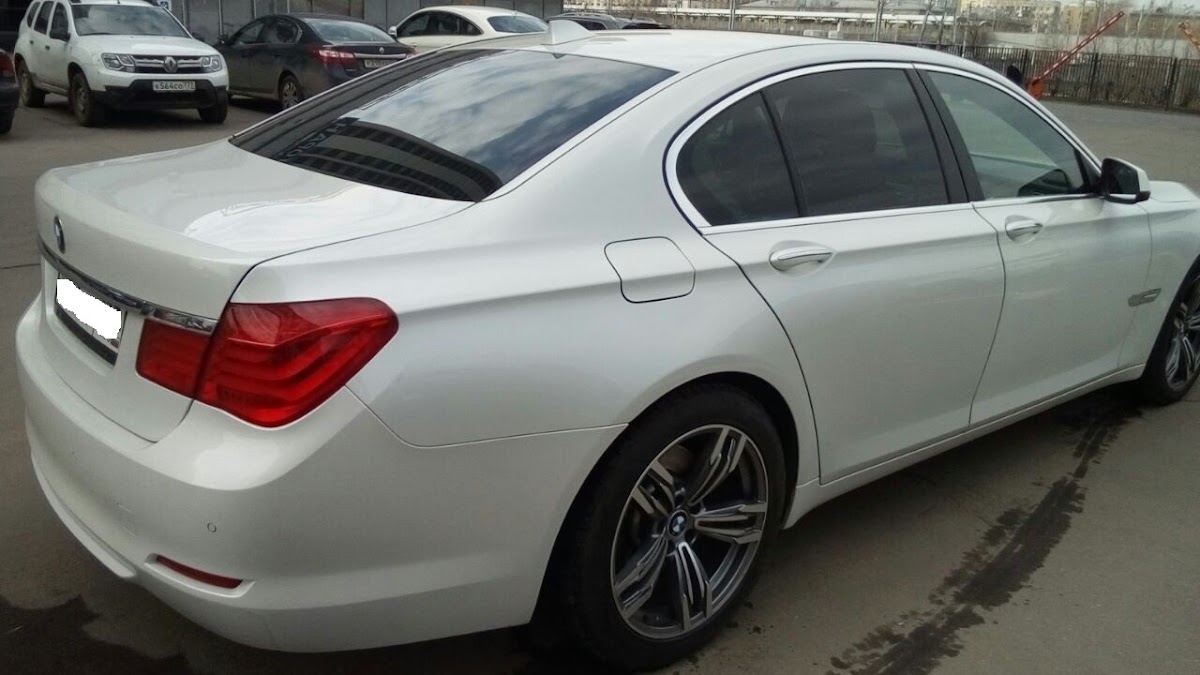 BMW 7й серии — кадр 2 из 3