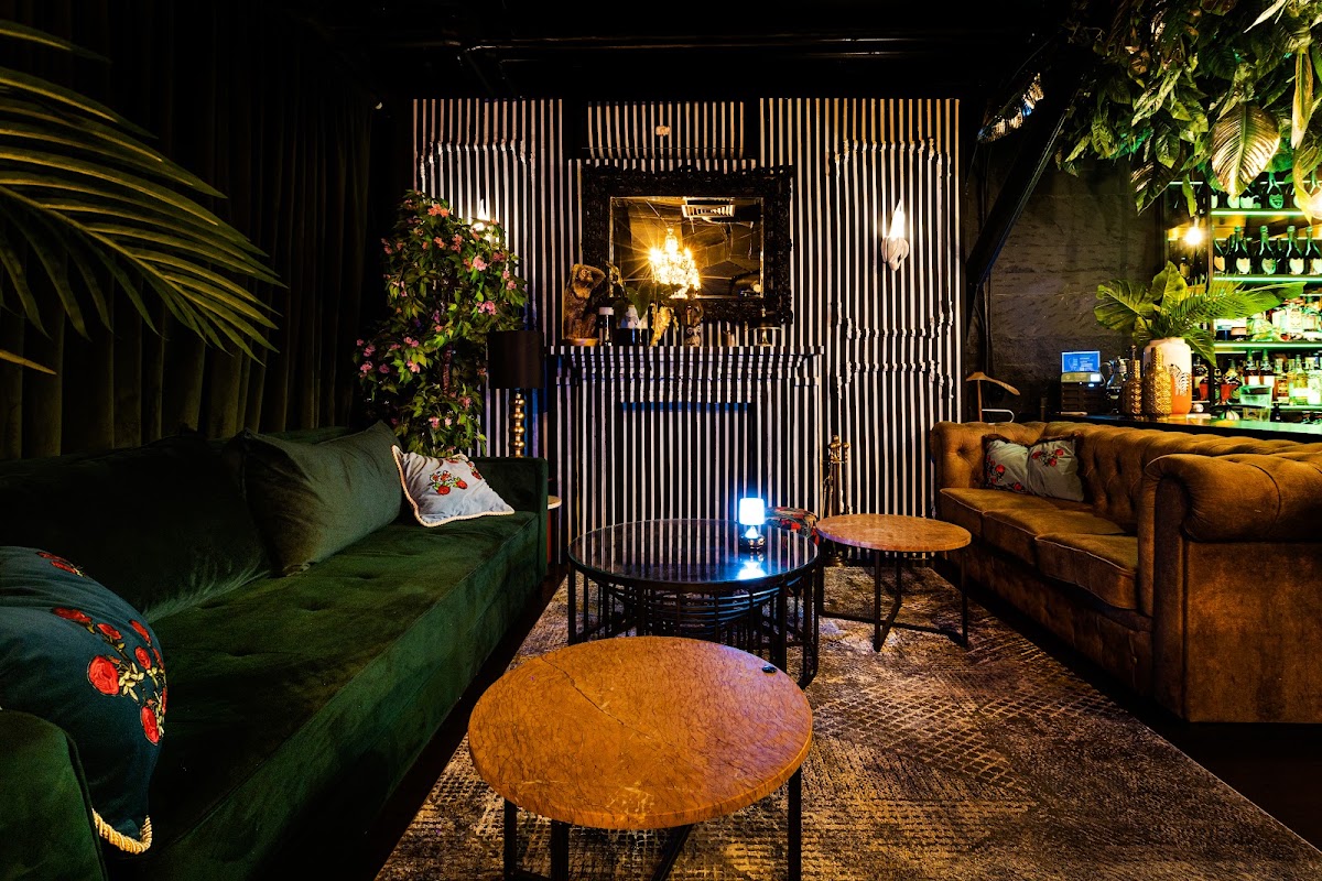 Monkey Lounge & Bar