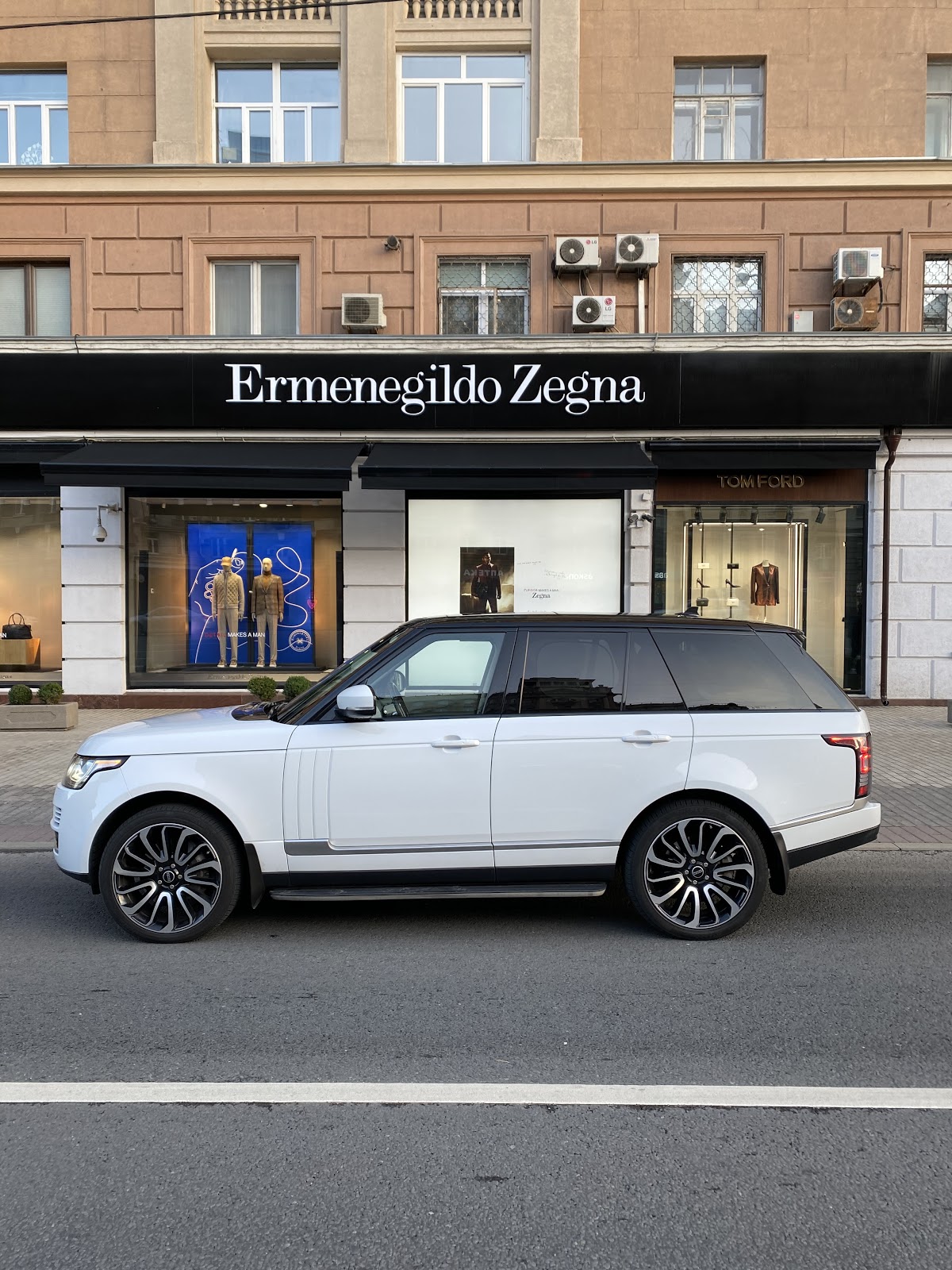 Белый Range Rover Vogue
