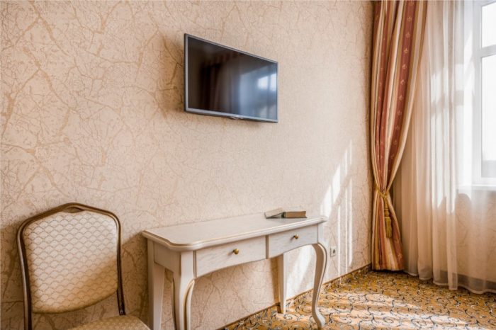 Чеховъ Hall
