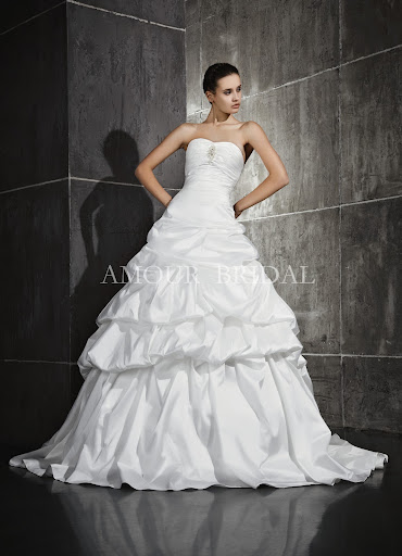 Испанские cвадебные платья Amour Bridal 2013.
