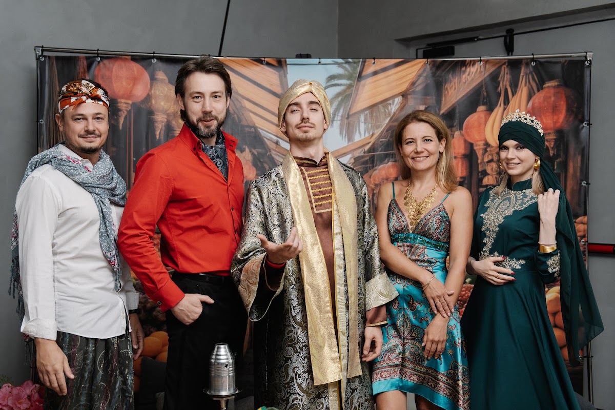 Bazaar Party Hard by AZIMUT