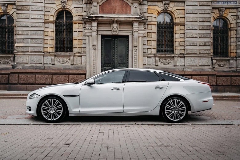 Jaguar XJ Long Luxury — кадр 4 из 39