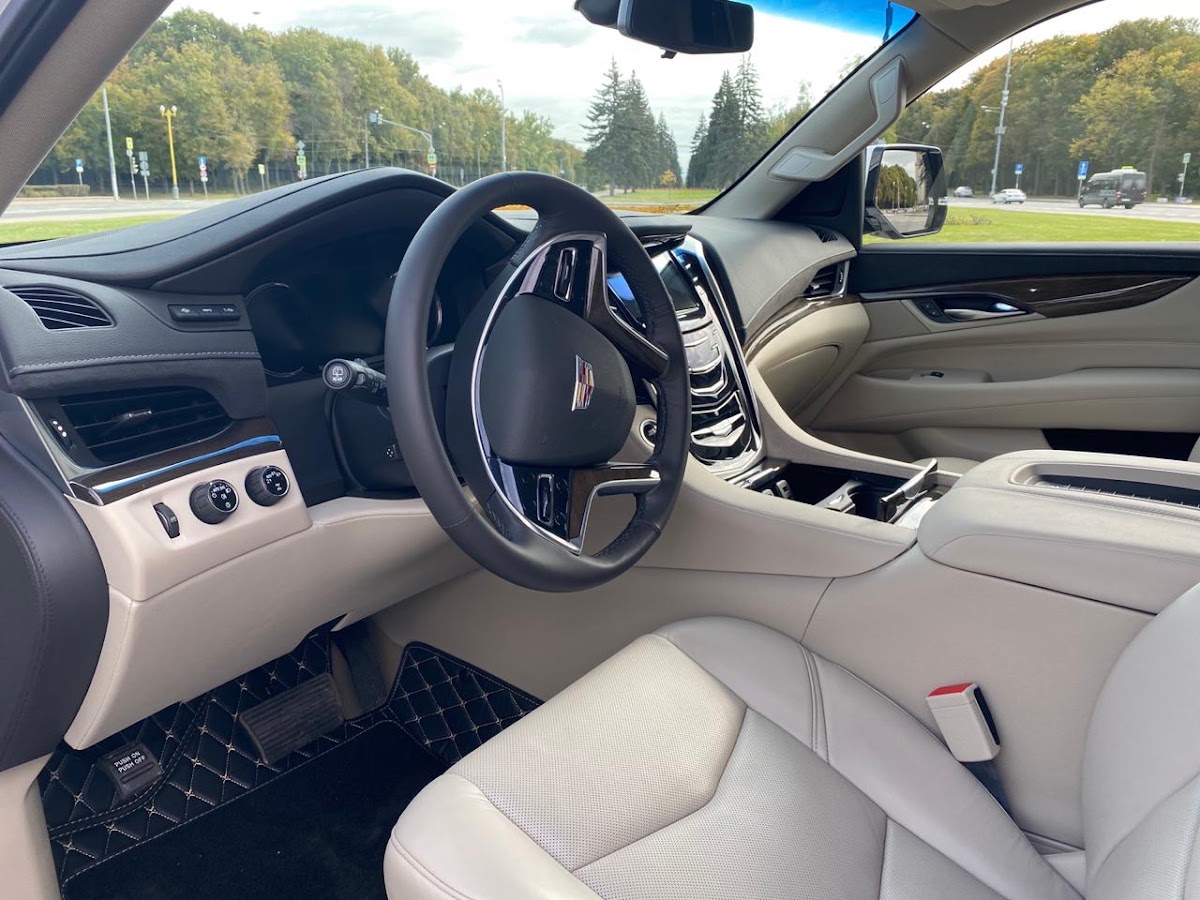 Cadillac Escalade 4