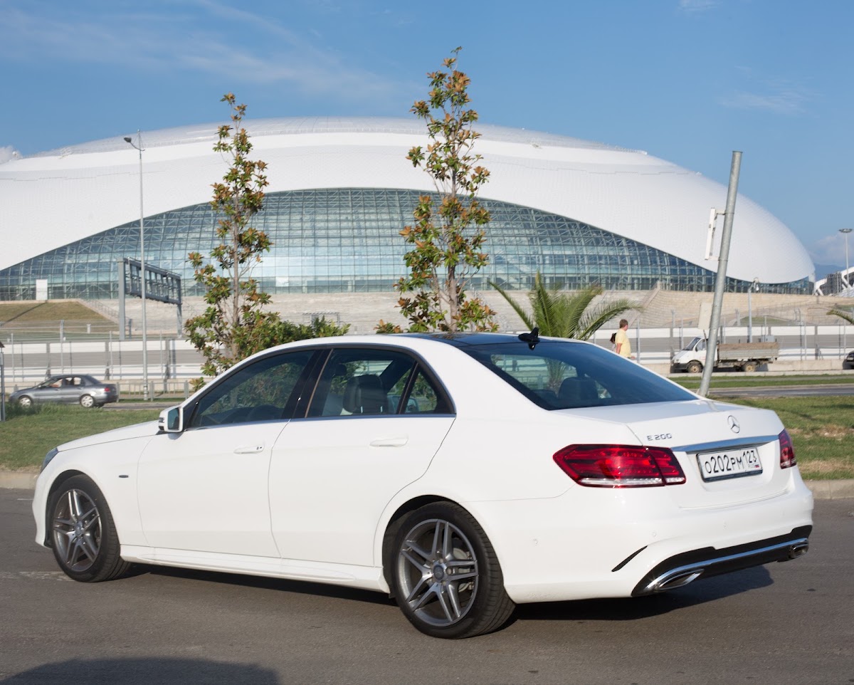 Mercedes-Benz E200