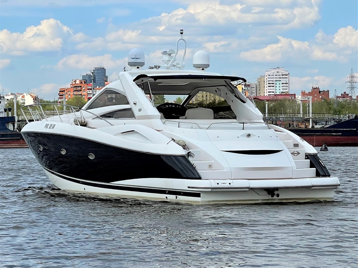 Яхта "Sunseeker Portofino 53"