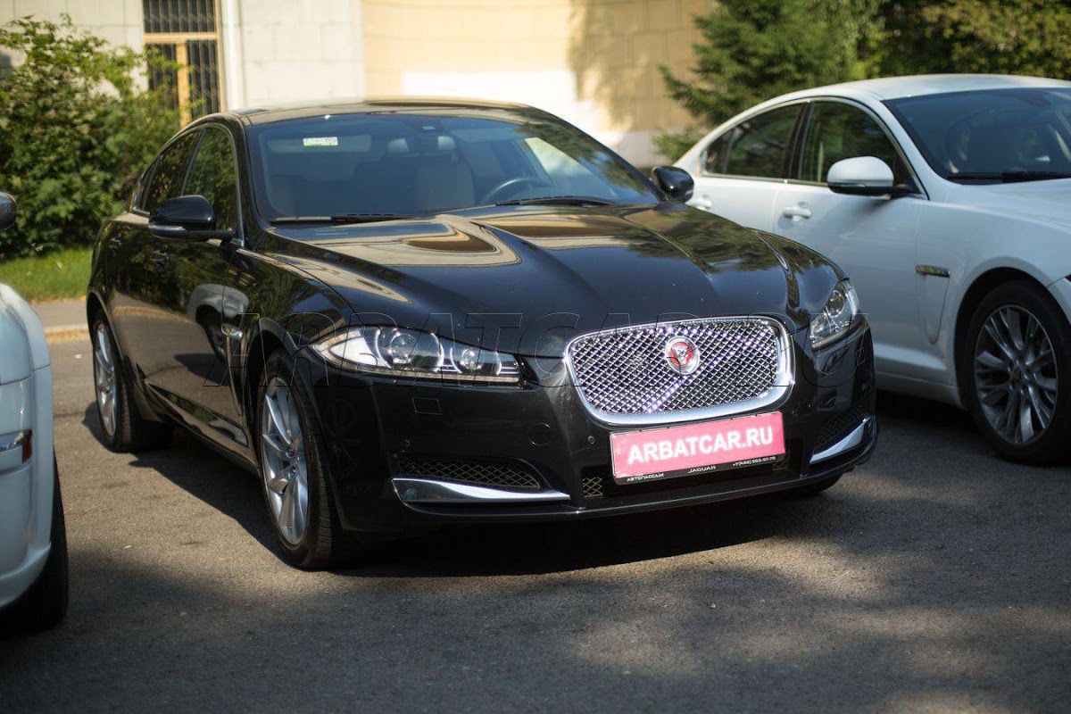 Jaguar XF черный на светлом салоне — кадр 2 из 6