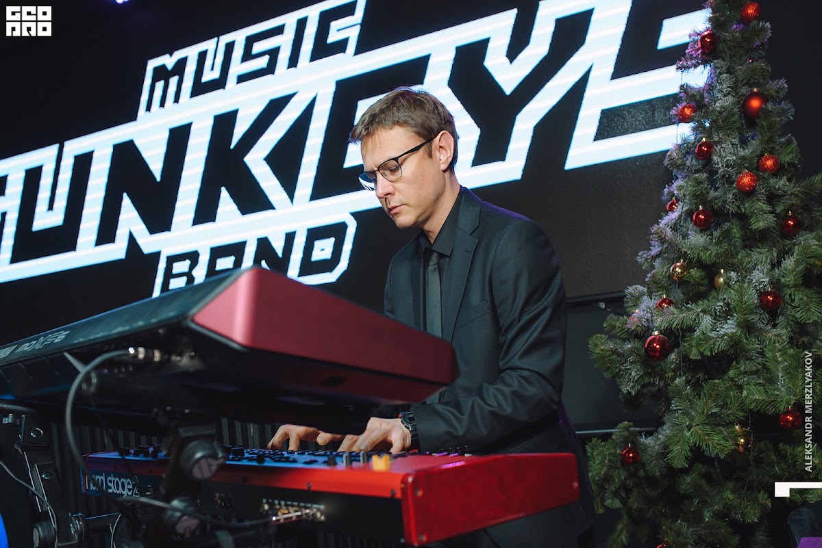 Кавер-группа на свадьбу Нижний Новгород Funkeys Music Band|Рождество в ресторане RIBS