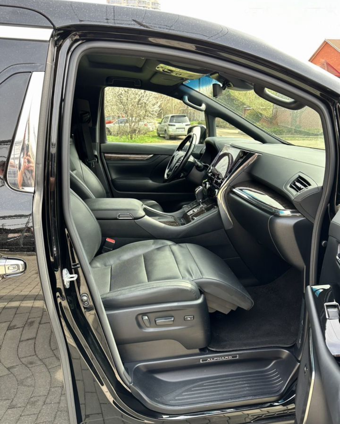 Toyota Alphard VIP — кадр 3 из 7