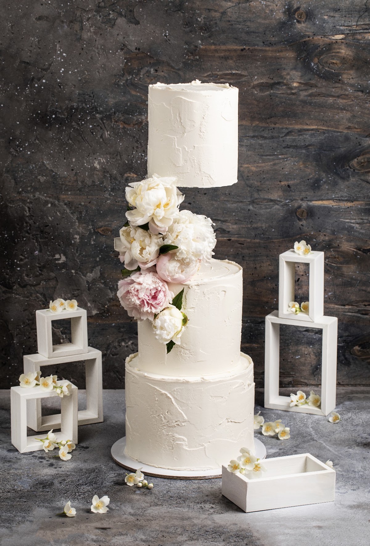 Торт в цветах (Cake in flowers) — кадр 4 из 82