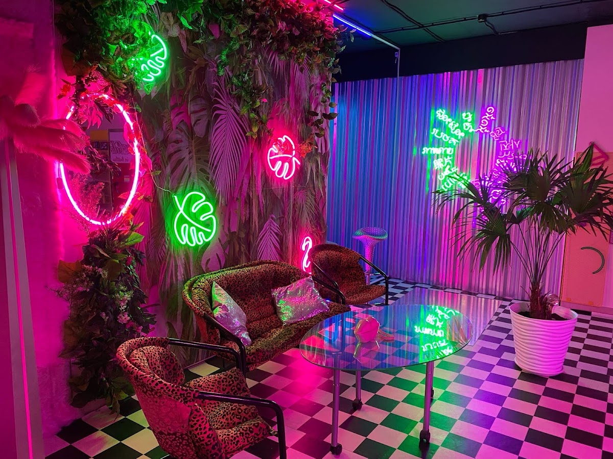 NeonСast