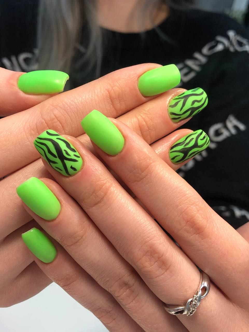 Маникюр и педикюр