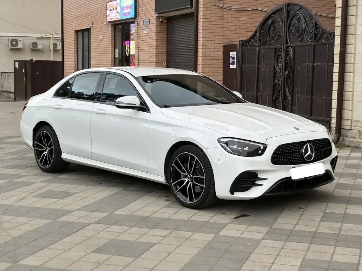 Mercedes Е-класс 213 AMG рестайлинг — кадр 3 из 4