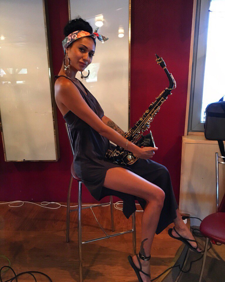 GOLD SAXOPHONE -ADELE