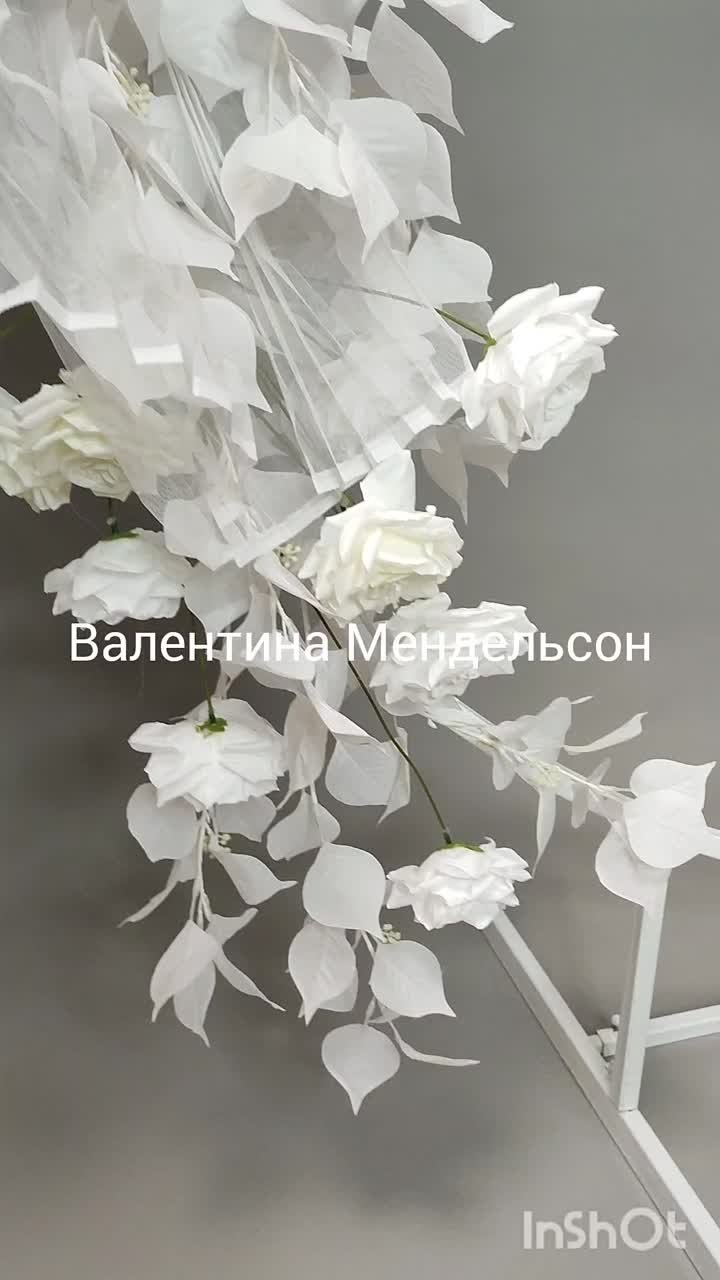 Тренд в 2024. Фото зона с цветами и тканью.