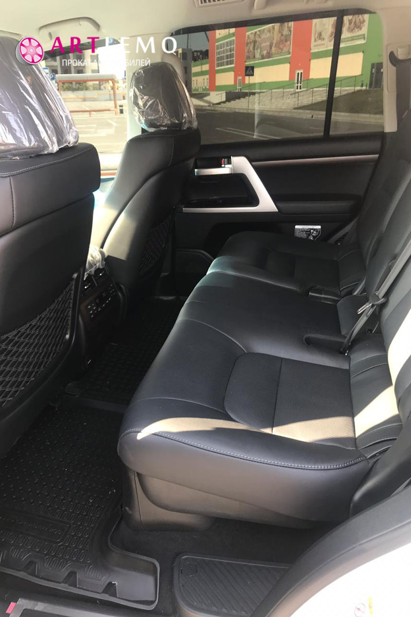 Тoyota Land Cruiser 200 — кадр 5 из 5