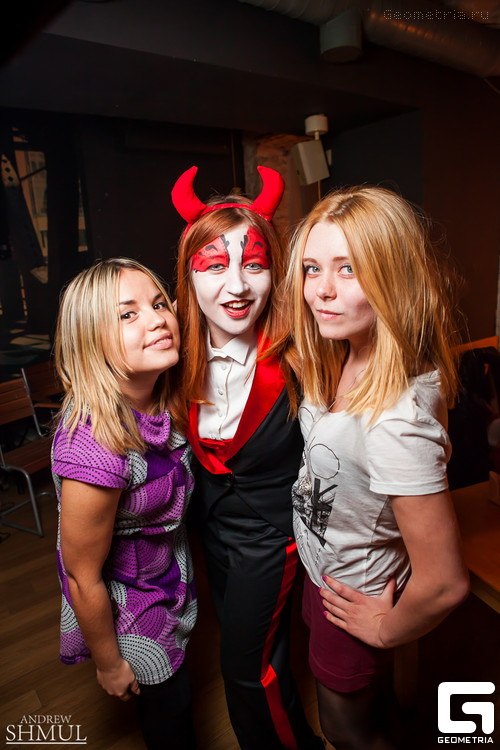 Helloween кафе Nora