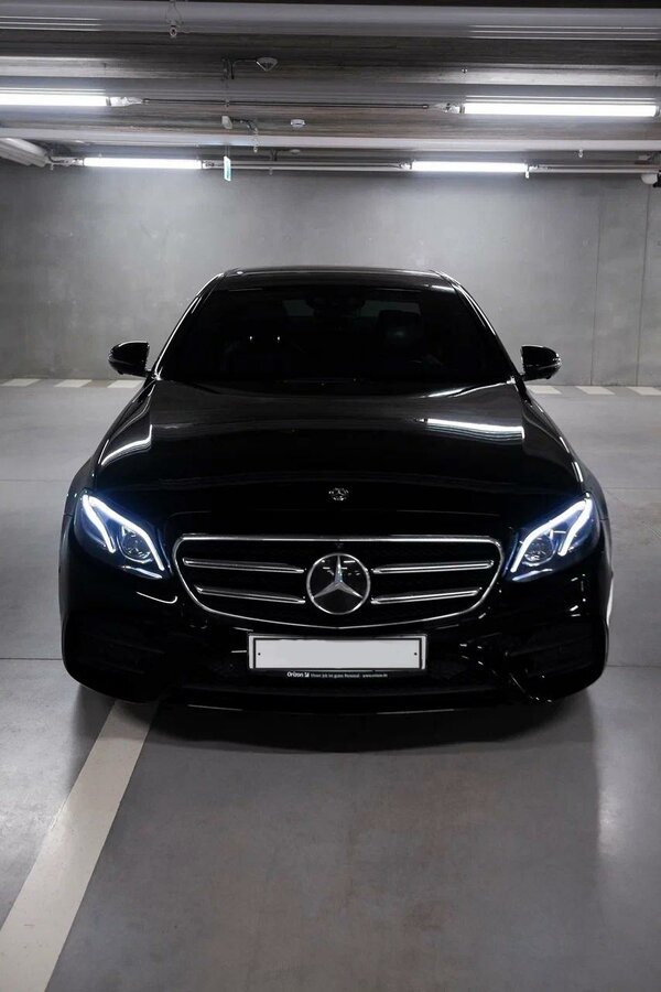 Merсedes E-class (w213) черный на темном салоне