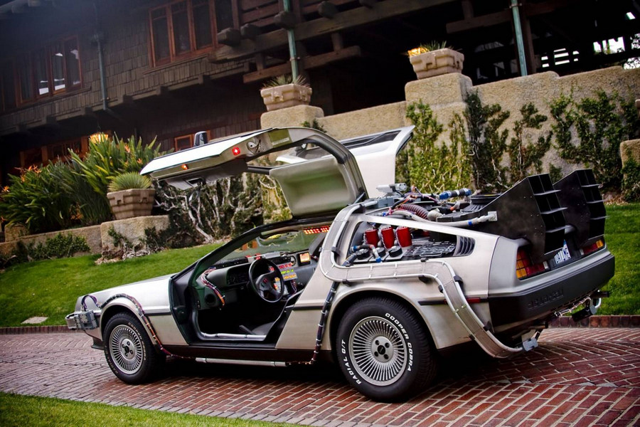 DeLorean Машина времени из «Назад в будущее»