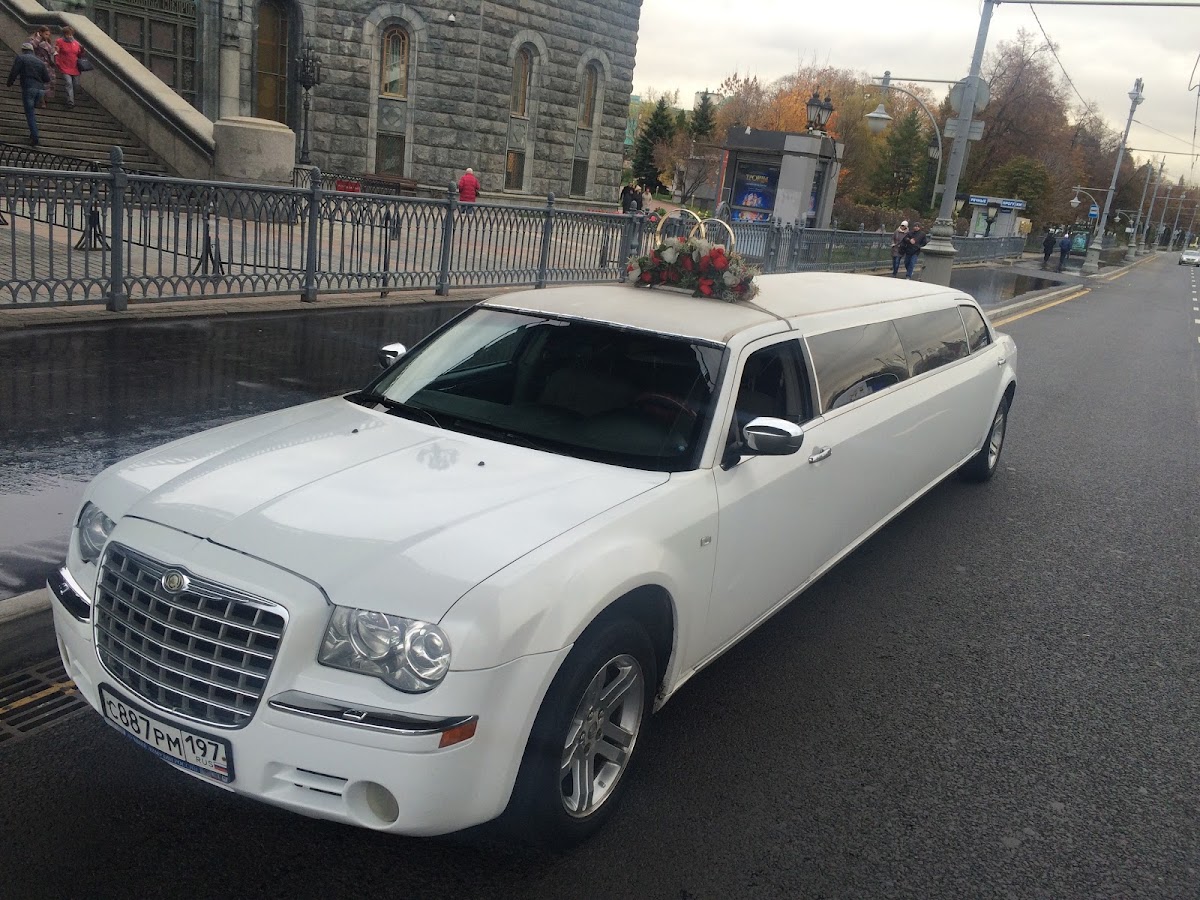 Лимзуин крайслер 300S