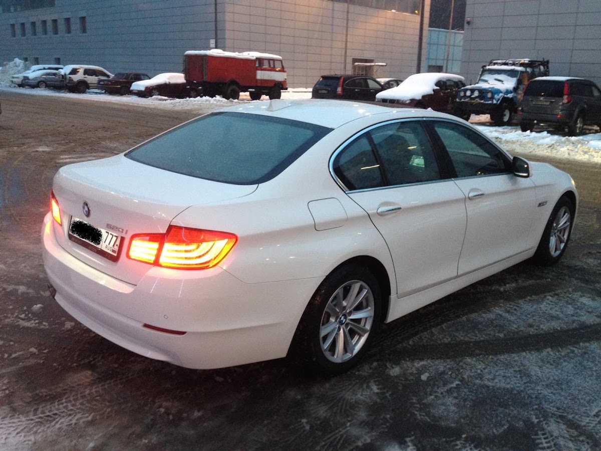 BMW 530 (F10) белый с бежевым салоном